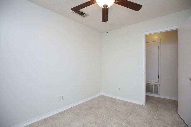 Building Photo - 6972 Weatherwood Dr