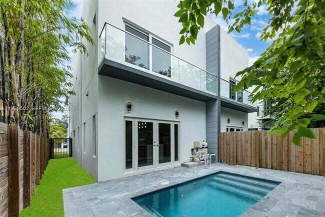 Building Photo - 3142 Carter St