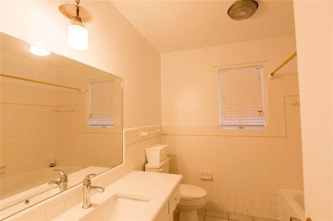 Building Photo - 2137 Shady Grove Dr