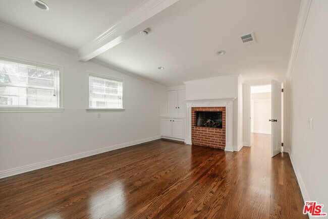 Building Photo - 308 19th St