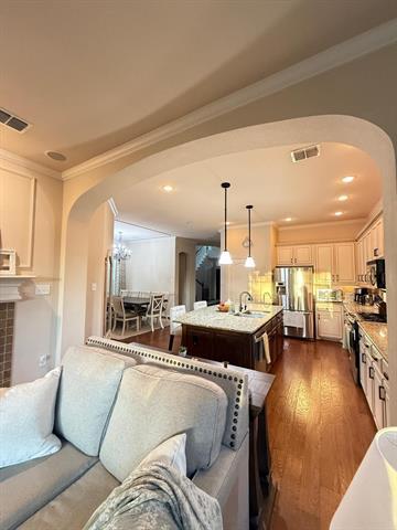 Building Photo - 300 Eastland Dr