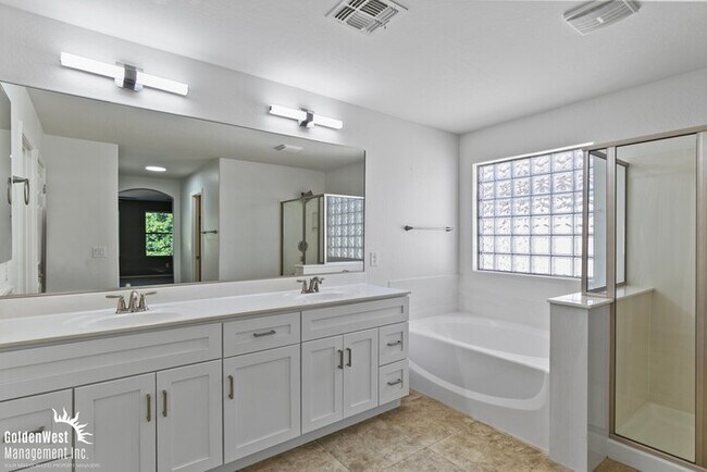 Building Photo - Stunning 4Bdm 3Ba Home with Modern Features in Waddell!