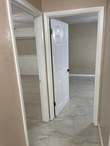 Building Photo - 1704 NW 39th Ter