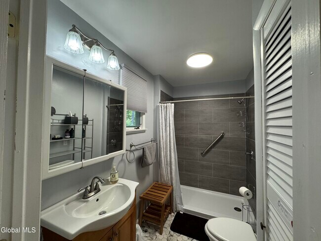 Building Photo - 4264 NY-50