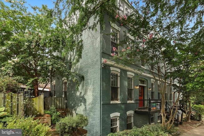 Building Photo - 1810 Ingleside Terrace NW