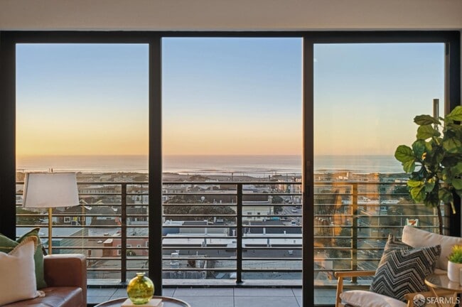 Building Photo - 3945 Judah St