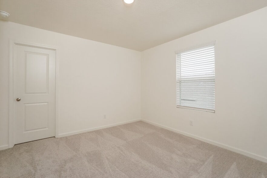 Building Photo - 5607 Finch Cyn