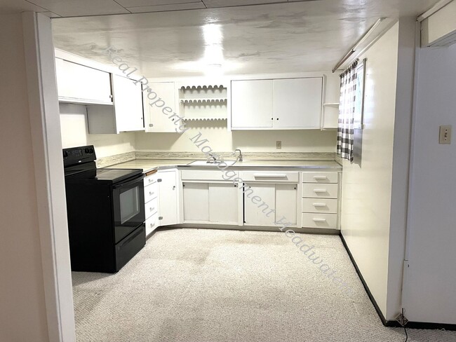 Building Photo - 3 Bedroom 2 Bath House for Rent - Pet Frie...