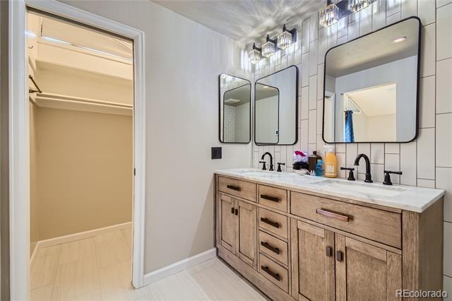 Building Photo - 7465 E Kenyon Ave