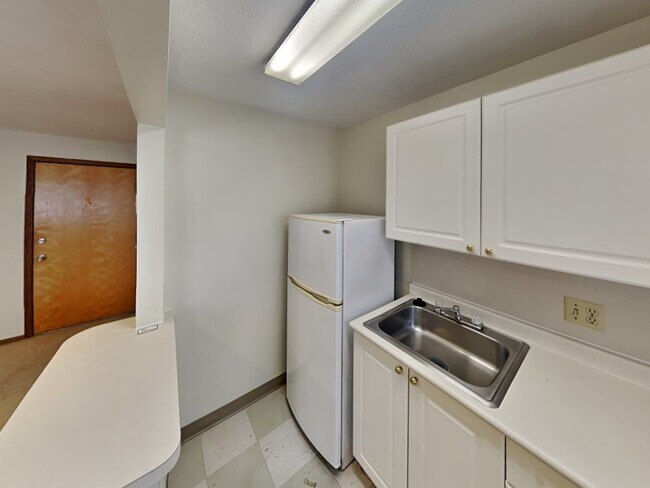 Building Photo - 42 E 13th Ave