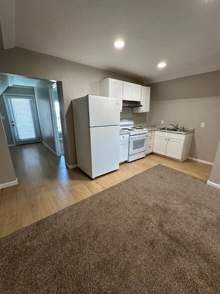 Building Photo - 1431 Tierra del Sol Rd