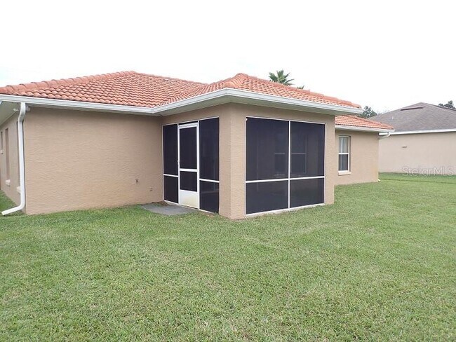 Building Photo - 12 Point of Woods Dr