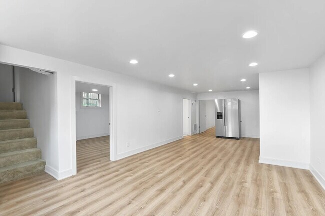 Building Photo - 2735 N Mozart St