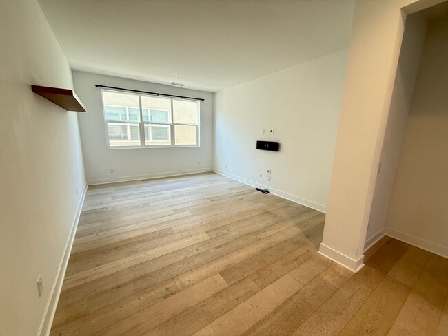 Building Photo - Beautiful 4-Bedroom Home with Solar and Private Patio in Plum Estates!