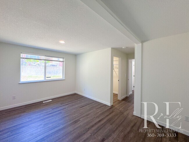Building Photo - Newly Renovated Charmer in the Heart of Ma...