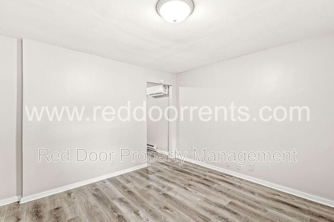 Building Photo - 972 Edgemont Ave