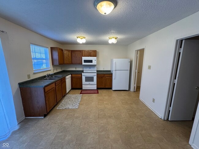 Building Photo - 2274 Bridlewood Dr