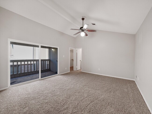 Building Photo - 2056 Augusta Dr