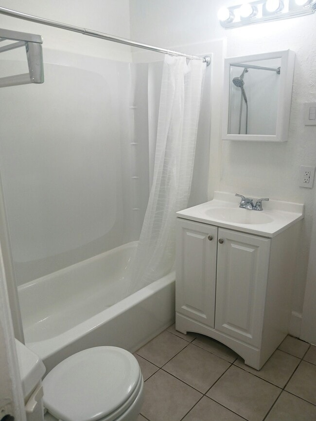 Building Photo - 3185 S Sherman St