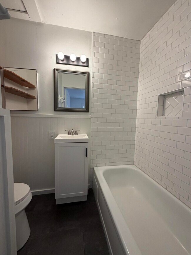 Building Photo - 2220 16th St