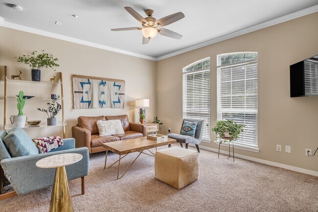 Building Photo - 305 Holleman Dr E