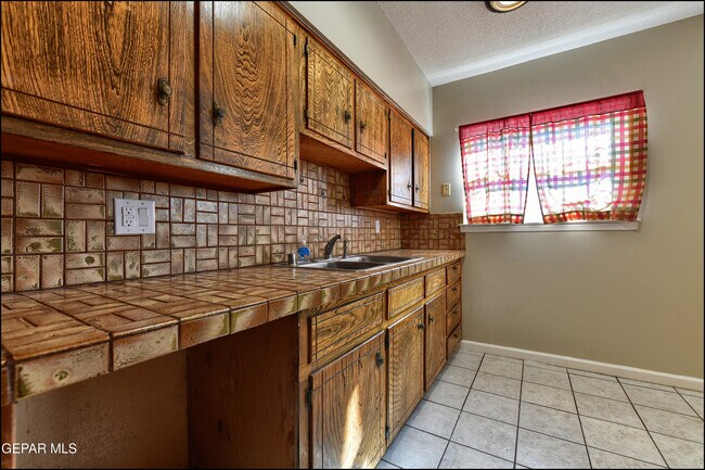 Building Photo - 5108 Paris Ave