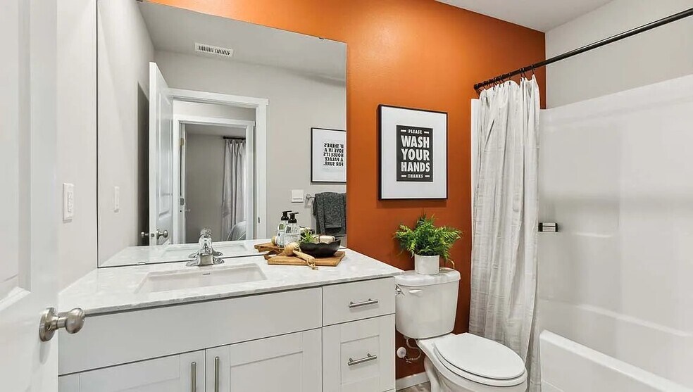 Building Photo - 2216 Trailside Dr NE