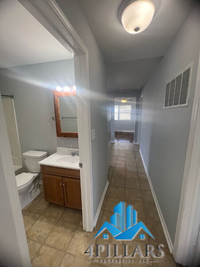 Building Photo - 2612 Vine Ct