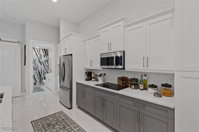 Building Photo - 2709 6th St W