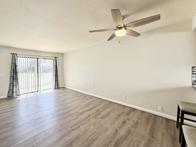 Building Photo - AVAILABLE NOW!! GORGEOUS 3 Bedroom 3 Bathroom Condo Rancho Mirage!!!