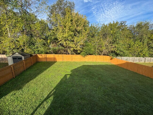 Building Photo - Gorgeous 5 Bedroom Home