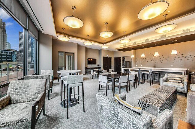 Building Photo - 240 E Illinois St