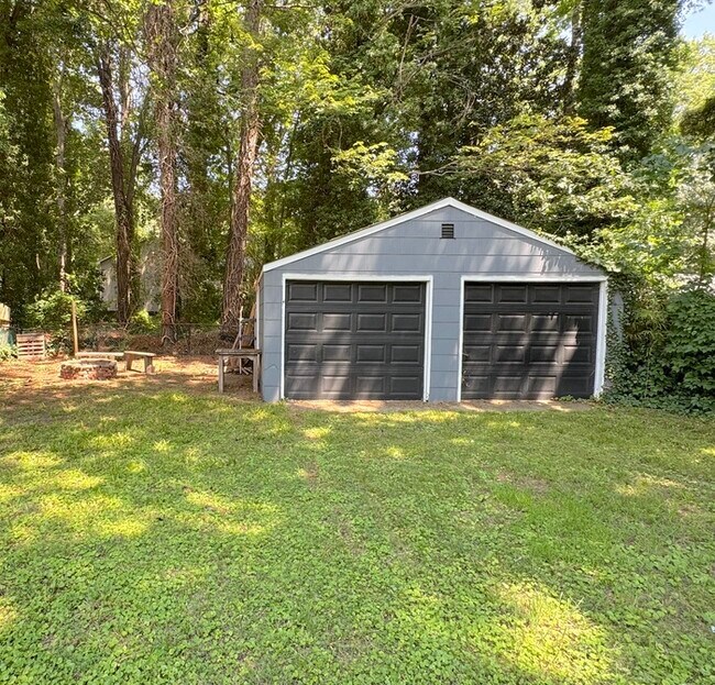 Building Photo - Charming Two-Bedroom Single Family Home with Detached Garage