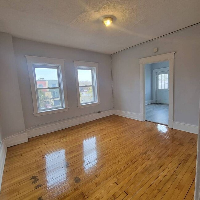 Building Photo - 597 Blair Ave