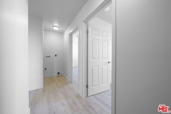 Building Photo - 236 W 84th Pl
