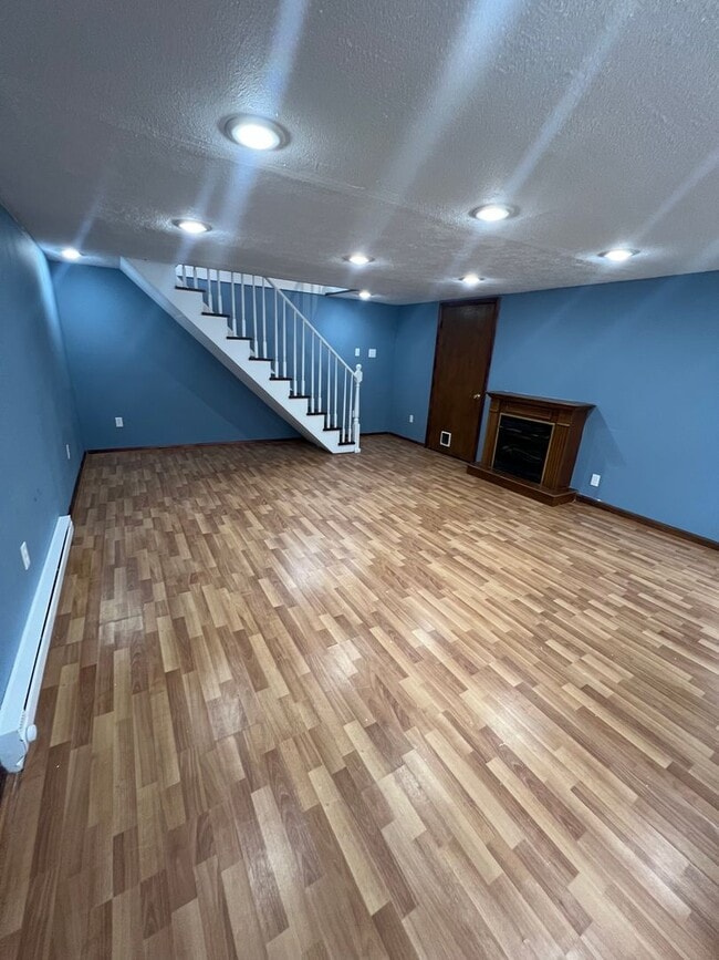 Building Photo - Newly Renovated 3 Bed/1 Bath Single Family...