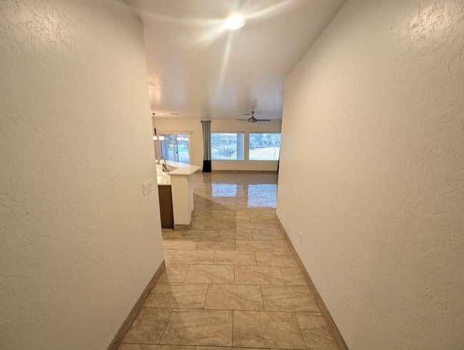 Building Photo - 7521 Chaffinch St