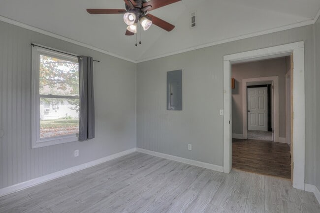 Building Photo - 308 Elm Ave