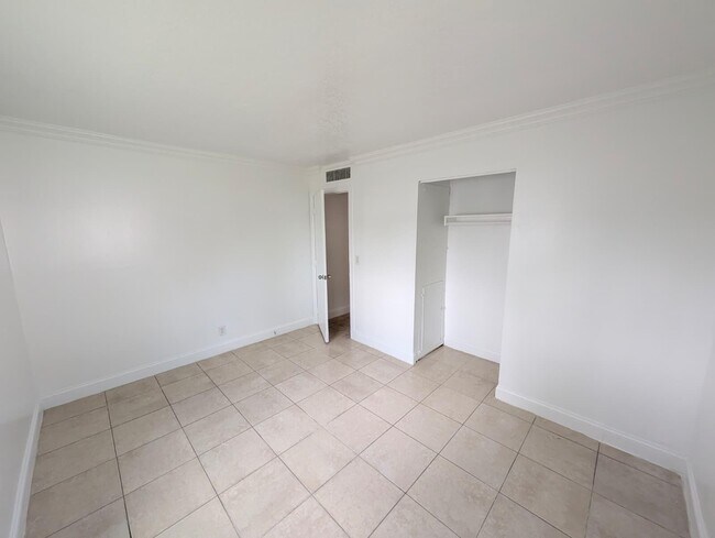 Building Photo - 817 Lighthouse Dr