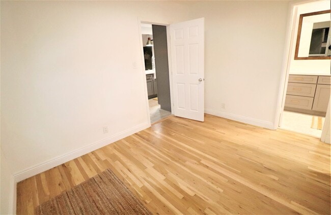 Building Photo - 1230 N Hollywood Way