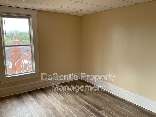 Building Photo - 1632 Steuben St