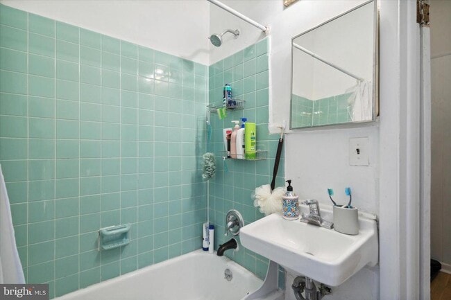 Building Photo - 3215 Hamilton St