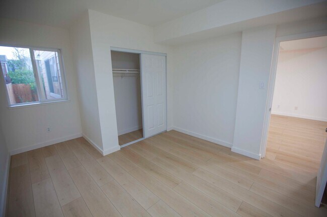 Building Photo - 938 Huron Ave