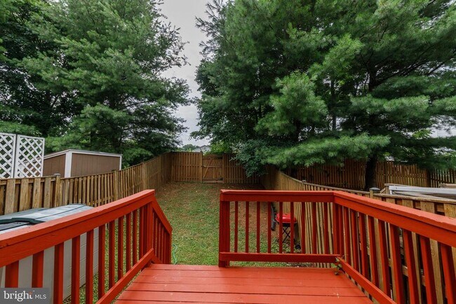 Building Photo - 9306 Vanguard Ct