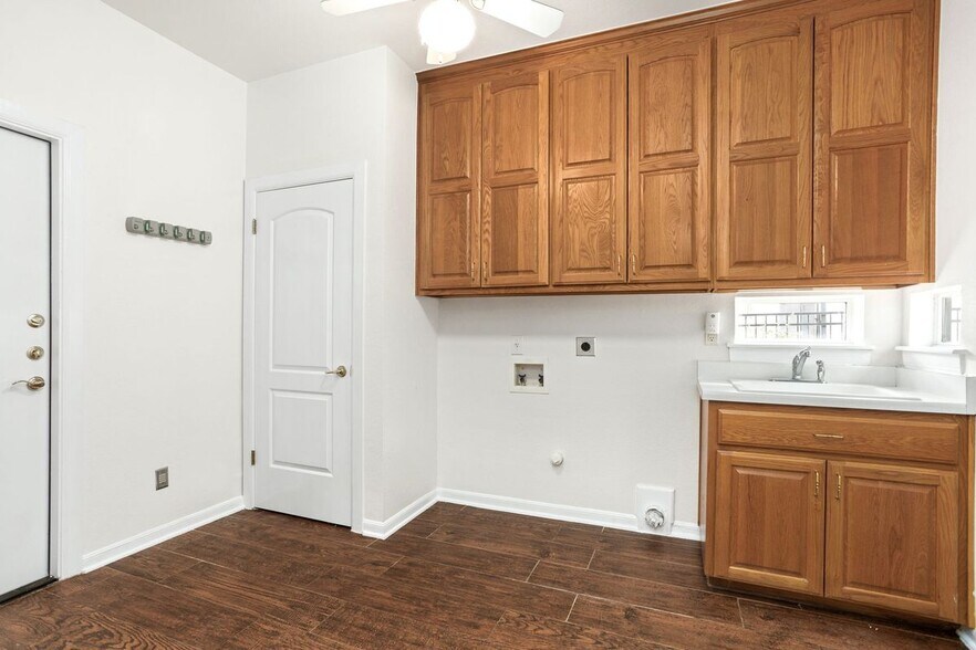 Building Photo - 3411 Nightfall