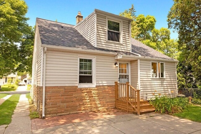 Building Photo - 5160 N Bay Ridge Ave
