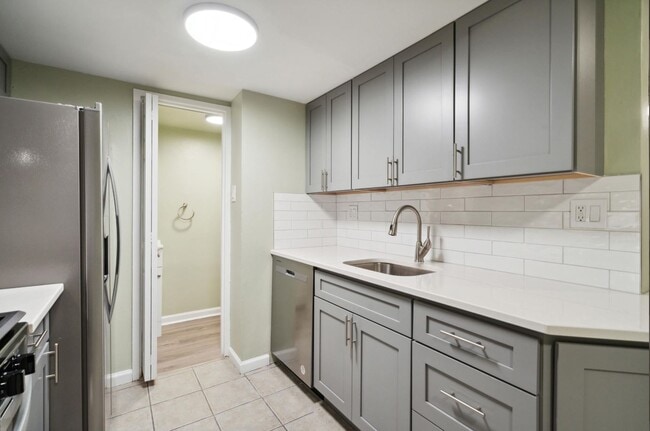 Building Photo - 3333 Comly Rd