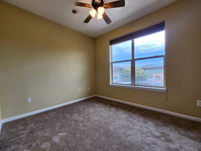 Building Photo - Modern 2BR/2.5BA Condo with Ensuite Bathro...