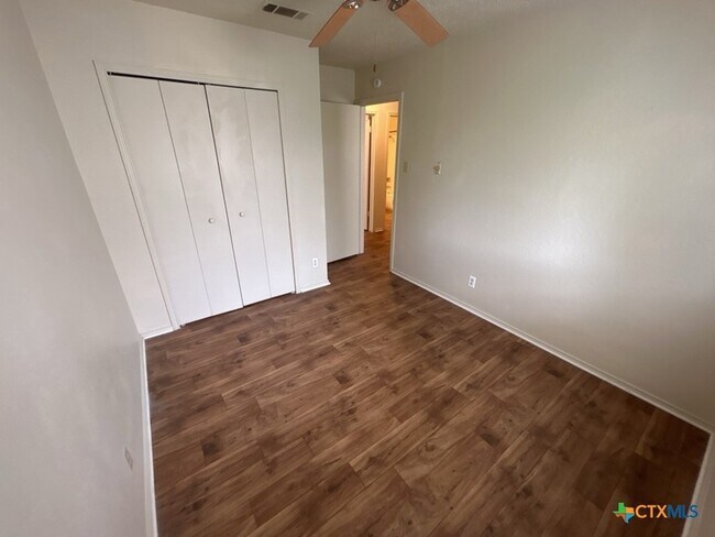 Building Photo - 2108 Carousel Dr