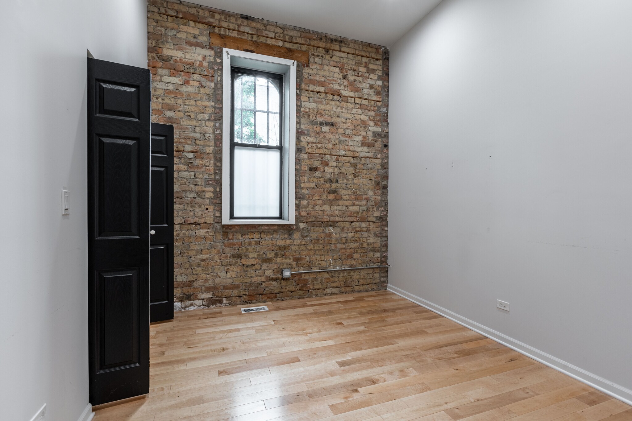 Building Photo - 2701 W Thomas St